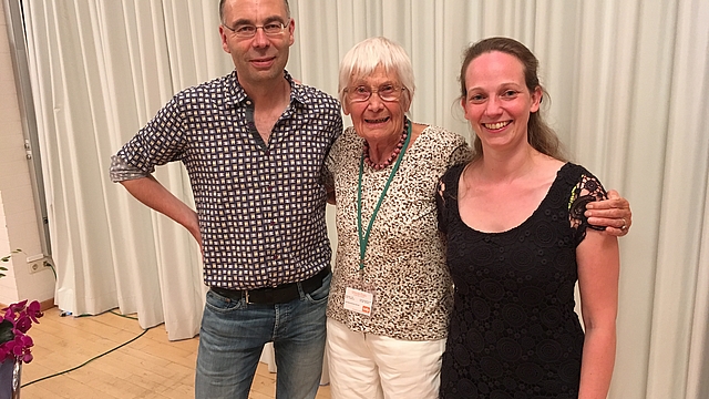 Von Links nach Rechts: Prof. Stephan Lessenich (Direktor des Instituts für Soziologie an der Ludwig-Maximilians-Universität München), Frau Ursula Esau (ÖDP), Frau Katharina Graunke (ÖDP)