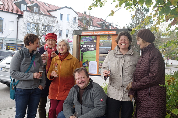 Foto von links nach rechts: Ute Kister, Ursula Esau, Petra Strazdins, Michael Senft, Ute Senft, Dr. Regine Siebert