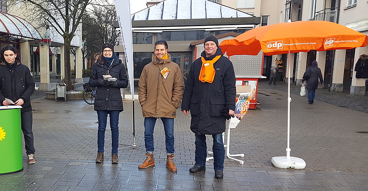 Unterschriftenaktion gegen Massentierhaltung in Unterschleißheim